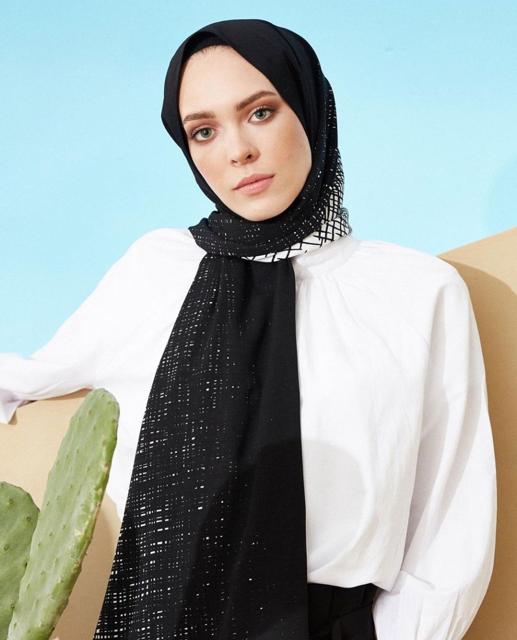 High Line Desenli Medine İpeği Şal - Siyah Beyaz