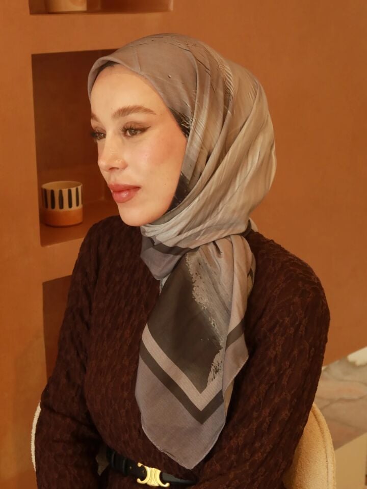 Nerith Desenli Lina Eşarp - Gri