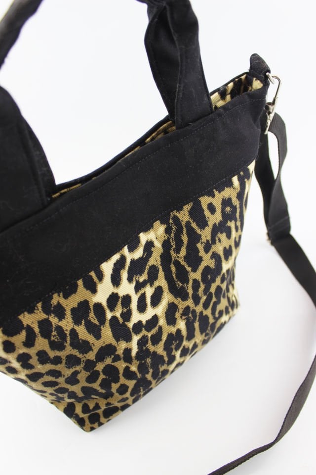 Leopar Desenli Keten Kumaş Çıtçıt Kapamalı Kadın El ve Omuz Çantası 30x23x10 Cm