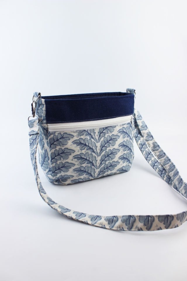 Yaprak Desenli Kot Kumaş Fermuar Kapamalı Mavi Kadın Küçük Boy Omuz Çantası 23x20x8 Cm