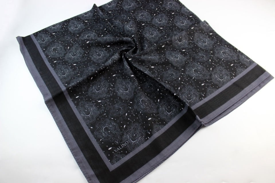 120x120 Yaprak Desenli Pamuklu Eşarp - Siyah