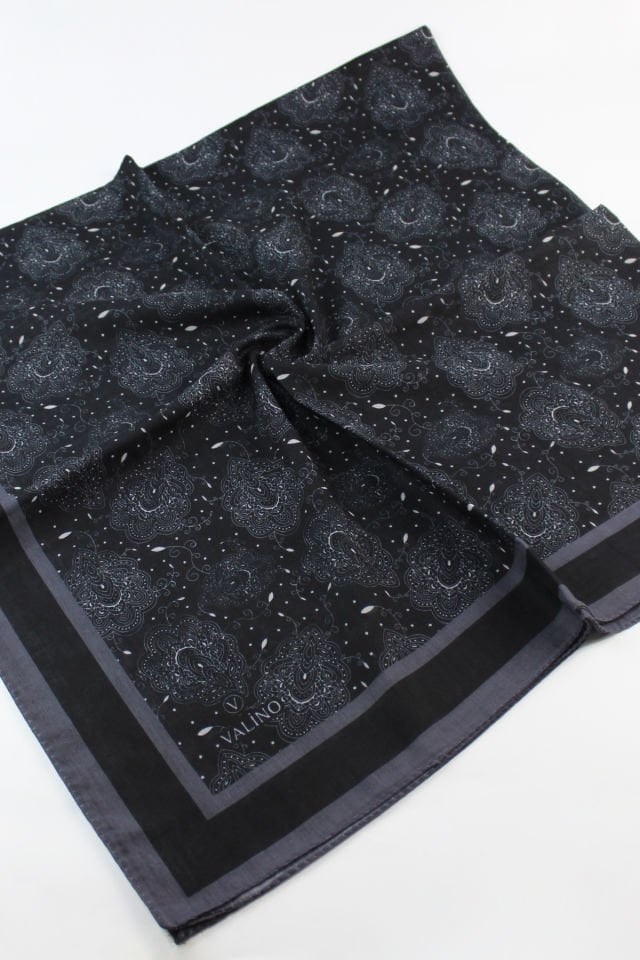 120x120 Yaprak Desenli Pamuklu Eşarp - Siyah