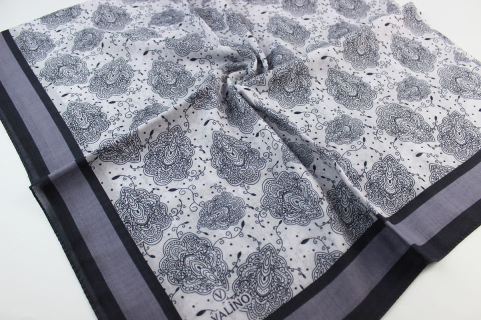 120x120 Yaprak Desenli Pamuklu Eşarp - Gri Beyaz