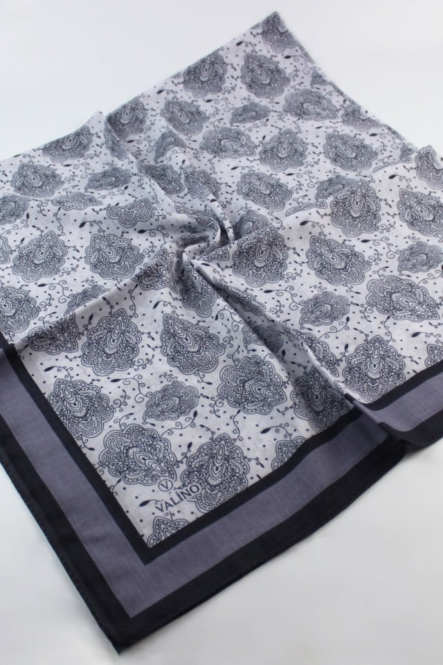 120x120 Yaprak Desenli Pamuklu Eşarp - Gri Beyaz