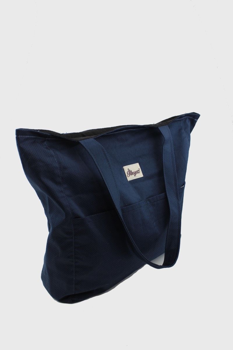 Düz Renk Paraşüt Kumaş Çıtçıt Kapamalı Lacivert Kadın Büyük Boy Omuz Çantası 30x30x11 Cm
