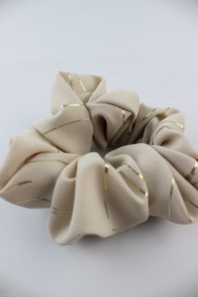 Çizgi Desenli Simli Yumuşak Kumaş Lastik Toka Simit Toka - Bej