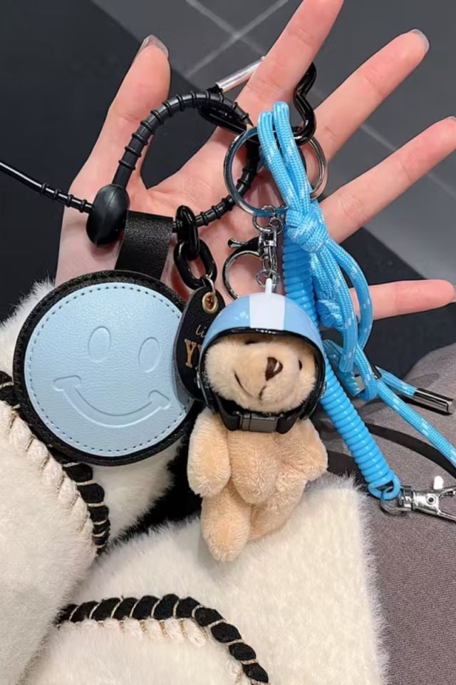 Mavi Kasklı Smile Ayıcık Charm Çanta Aksesuarları