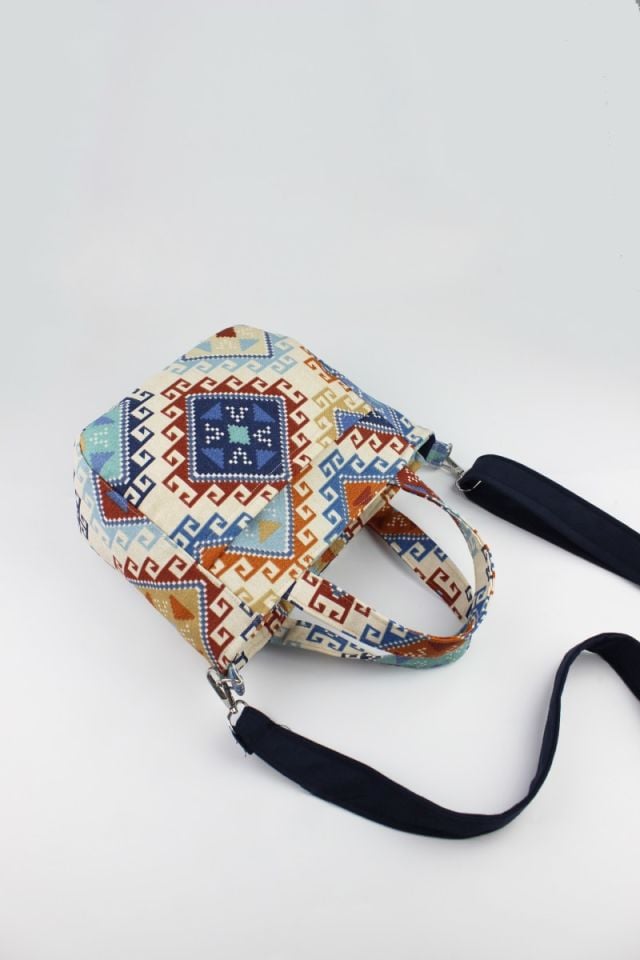 Kilim Desenli Kot Kumaş Fermuar Kapamalı Kadın Küçük Boy Çapraz Omuz Çantası 26x20x11 Cm