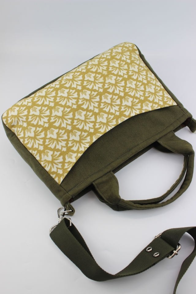 Desenli Kot Kumaş Fermuar Kapamalı Yeşil Kadın Küçük Boy Çapraz Omuz Çantası 30x20x8 Cm