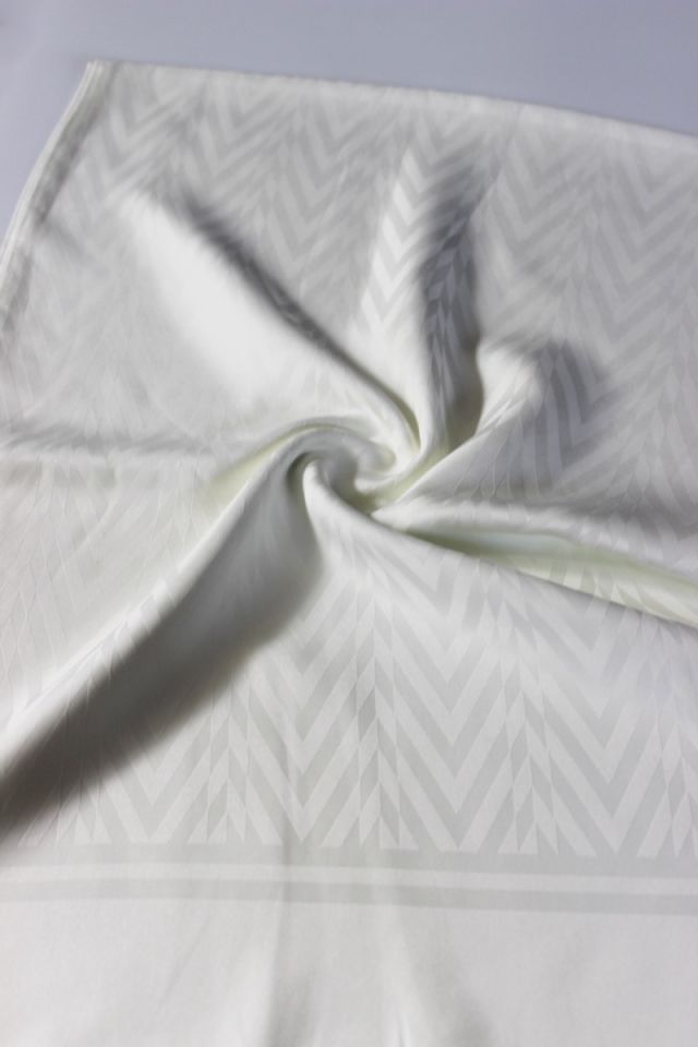 Zikzak Desenli İtalyan Jakar Şal - Krem