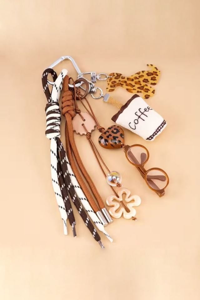 Krem Kahve, Gözlük Detaylı Charm Çanta Aksesuarları (Çanta Dahil Değildir)