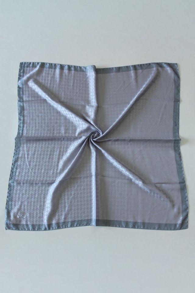 Hint İpek Kazayağı Desen Monogram Eşarp - Gümüş