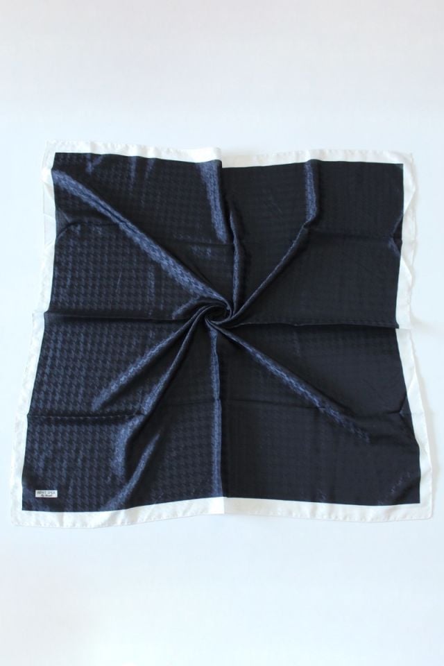 Hint İpek Kazayağı Desen Monogram Eşarp - Siyah