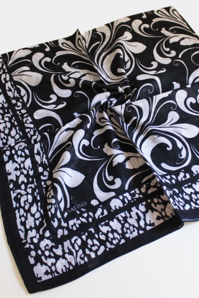 120x120 Lale Desenli Pamuklu Eşarp - Siyah