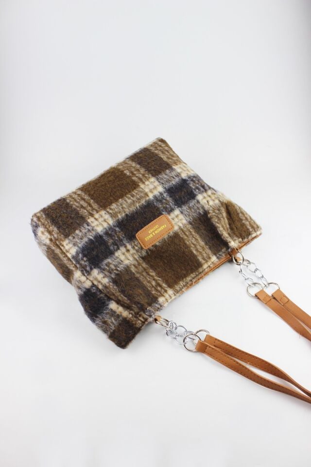 Ekose Desenli Kahverengi Tüvit Kumaş Fermuar Kapamalı Kadın Orta Boy El ve Kol Çantası 28x25x10 Cm